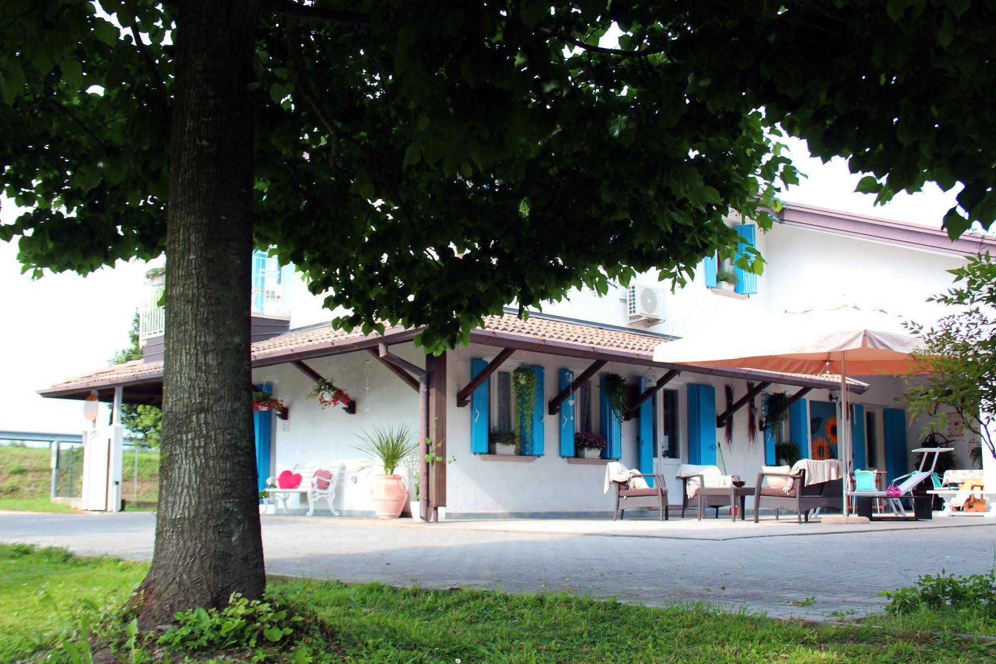יזולו Villa Roma Holidays מראה חיצוני תמונה